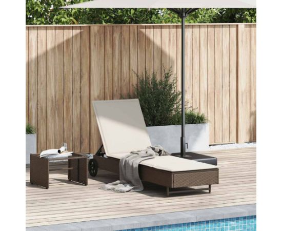 vidaXL Leżak na kółkach, z poduszką, brązowy, polirattan Шезлонги и пляжные стулья