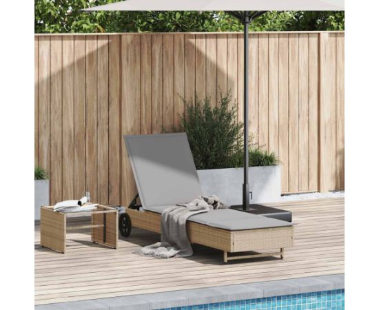 vidaXL Leżak na kółkach, z poduszką, beżowy, polirattan Шезлонги и пляжные стулья