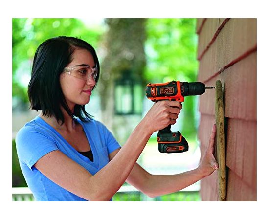 Black&decker BLACK + DECKER Cordless Drill BDCDD12BAFC, 10,8Volt (black / orange, suitcases, 2x Li-Ion battery 1.5Ah, 100-piece accessory kit) Jaunumi -Dārzam