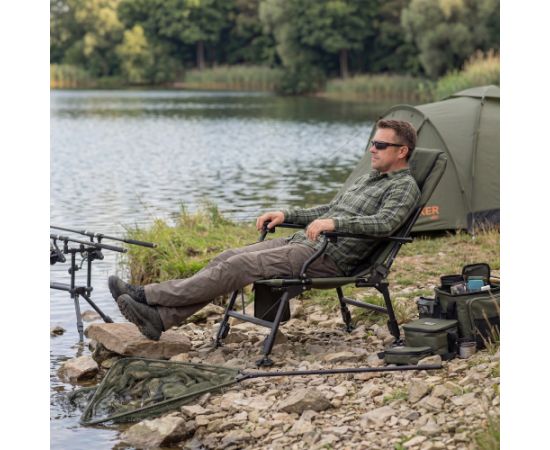 NC2703 ZAĻI-MELNS ZVEJAS KRĒSLS AR KĀJU STRĀDU NILS CAMP Кемпинг стулья