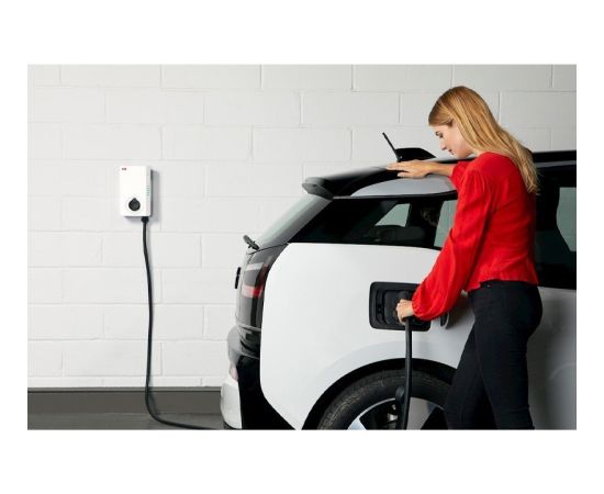 ABB Terra AC W11-G5-R-V2-0 charging station: Terra AC wallbox 11 kW, Type 2, 5 m cable, 3-phase/16 A, with RFID, version 2 Elektro Auto lādēšanas piederumi