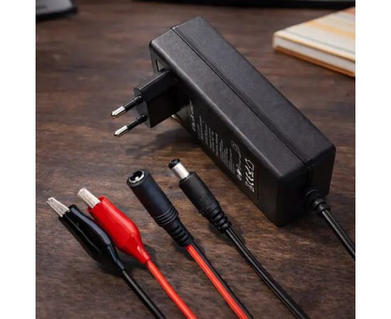 Qoltec Automatic charger for AGM GEL STD batteries | 24V charger | 19.2W | 5.5x2.1 | 1.8m cable Akumulatoru lādētāji, starteri