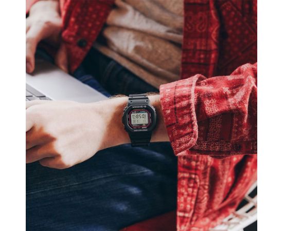 Casio G-Shock Re-creating the Original Design DW-5000R-1AER Наручные часы