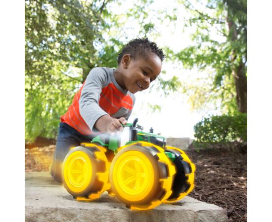 JOHN DEERE toy tractor with lightning wheels, 46644B Машины и аксессуары