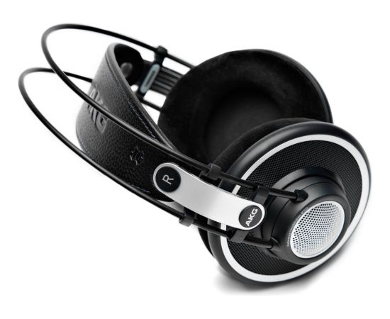 AKG K702